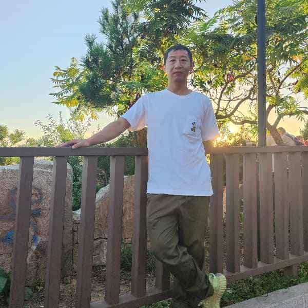 47岁岁辽宁单身帅哥 - 那曲吉缘网
